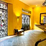 By Calamari Homes - El Porvenir 306 Walled City