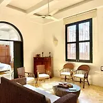 By Calamari Homes - El Porvenir 306 Walled City