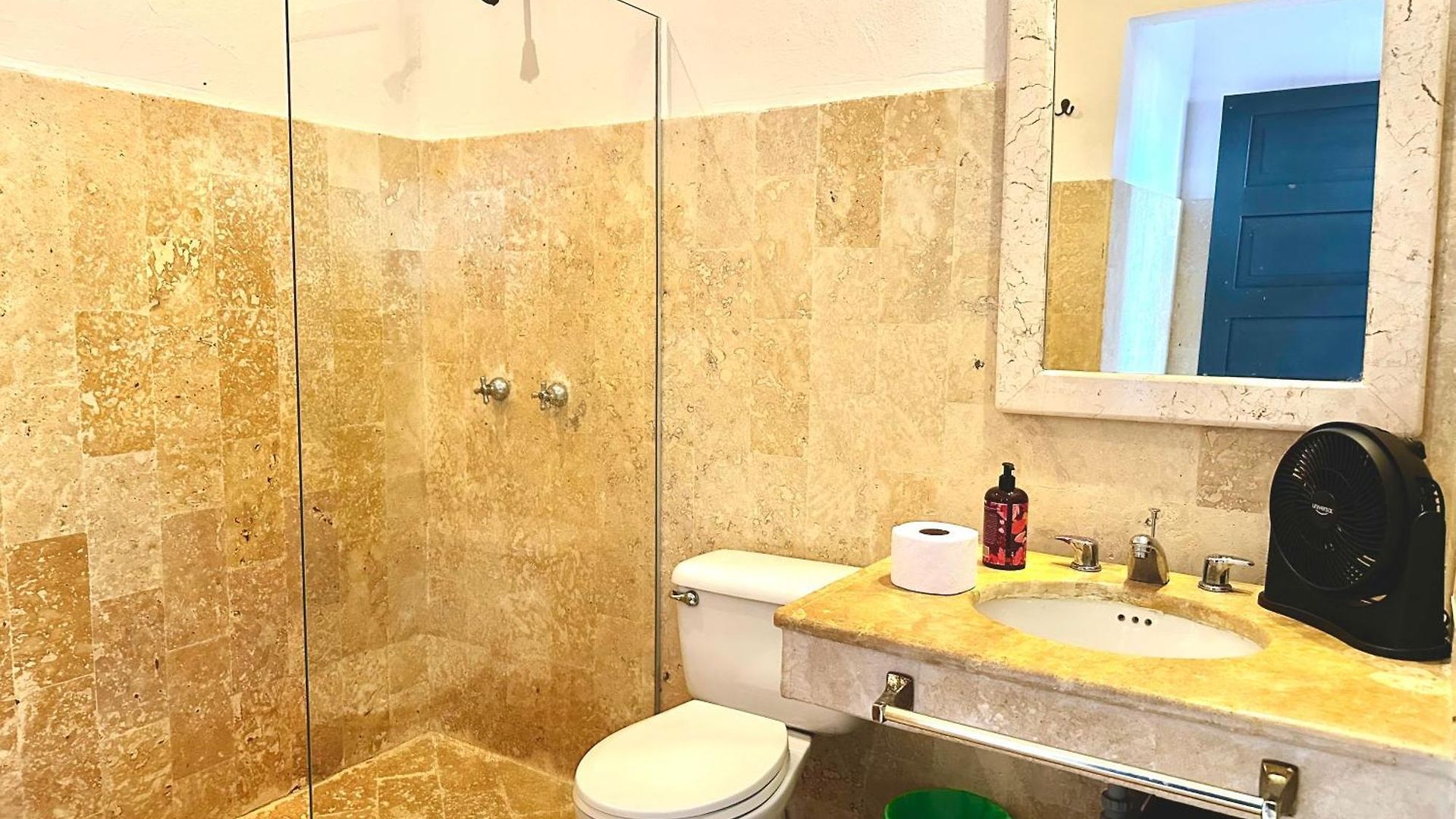 By Calamari Homes - El Porvenir 306 Walled Apartment