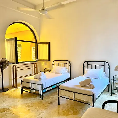 By Calamari Homes - El Porvenir 306 Walled Apartment *